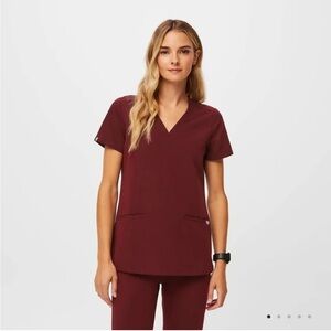 Figs Casma 3 pocket Scrub Top - Burgundy